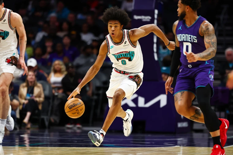 Scary Scene in Charlotte: Grizzlies Rookie Jaylen Wells Suffers Broken Wrist, Leaves Court on Stretcher