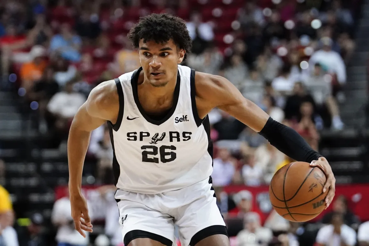 Hawks Decline Dominick Barlow’s Team Option