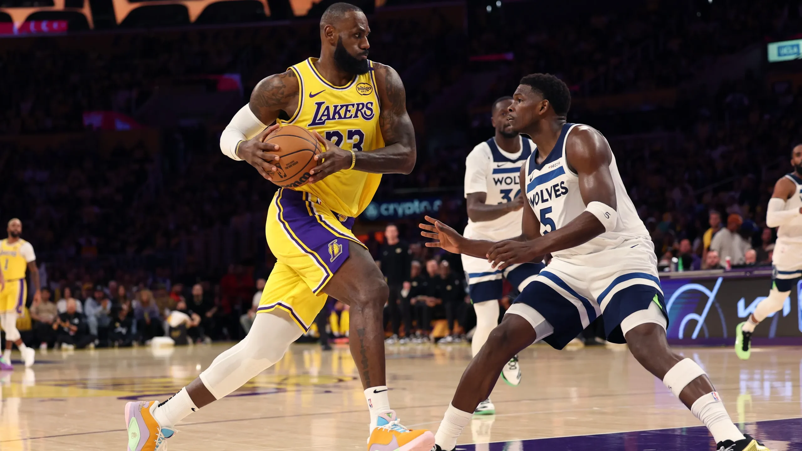 Lakers Trade Up to No. 36 in Round 2